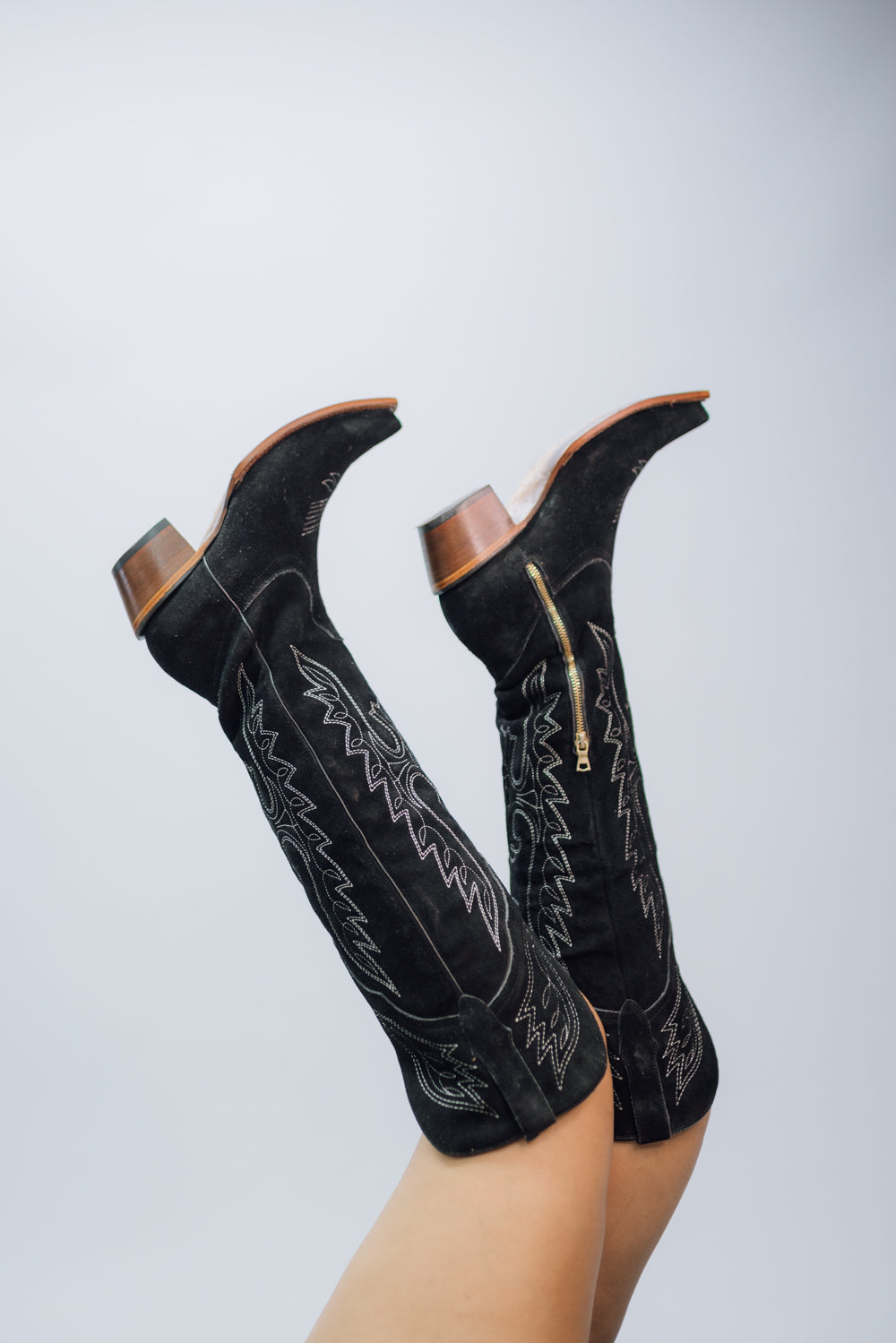 The Victoria XL Gamuza Cowgirl Boot
