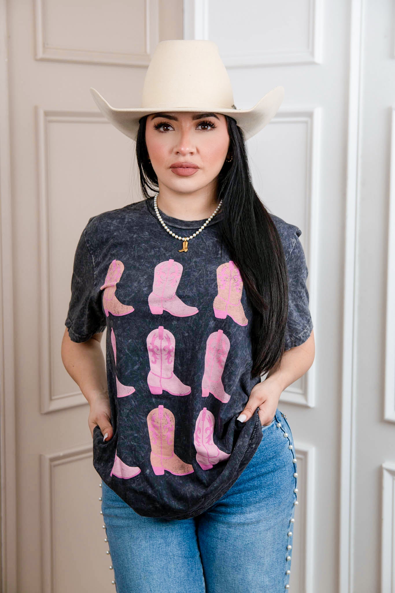 Pinky Boots Graphic Tee JJ