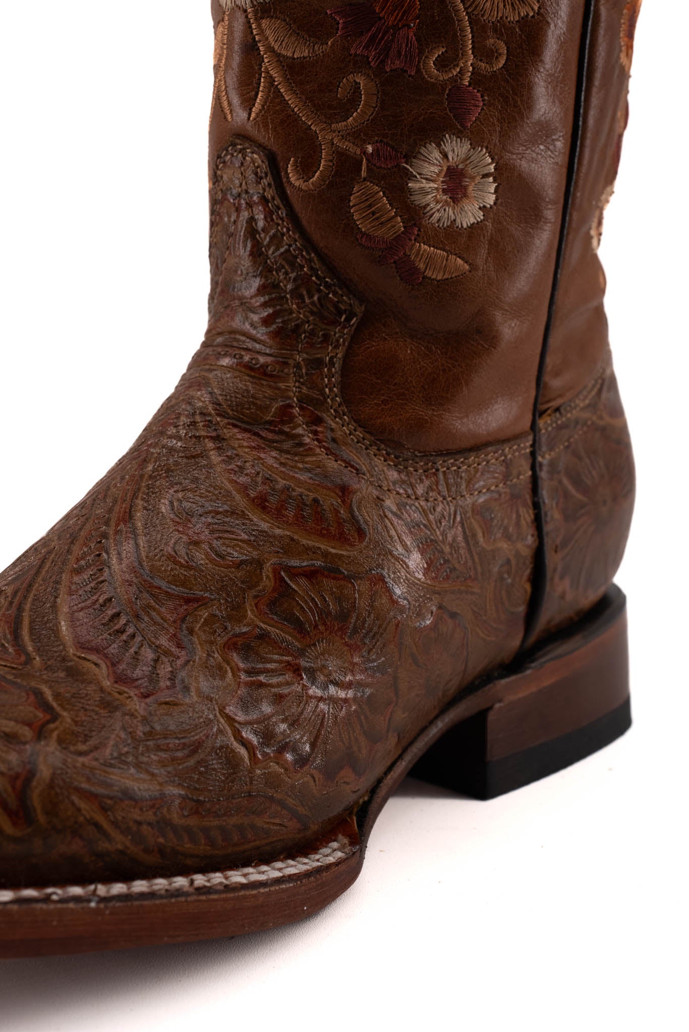 Ramitas Cincelado Bulldog Cowgirl Boots